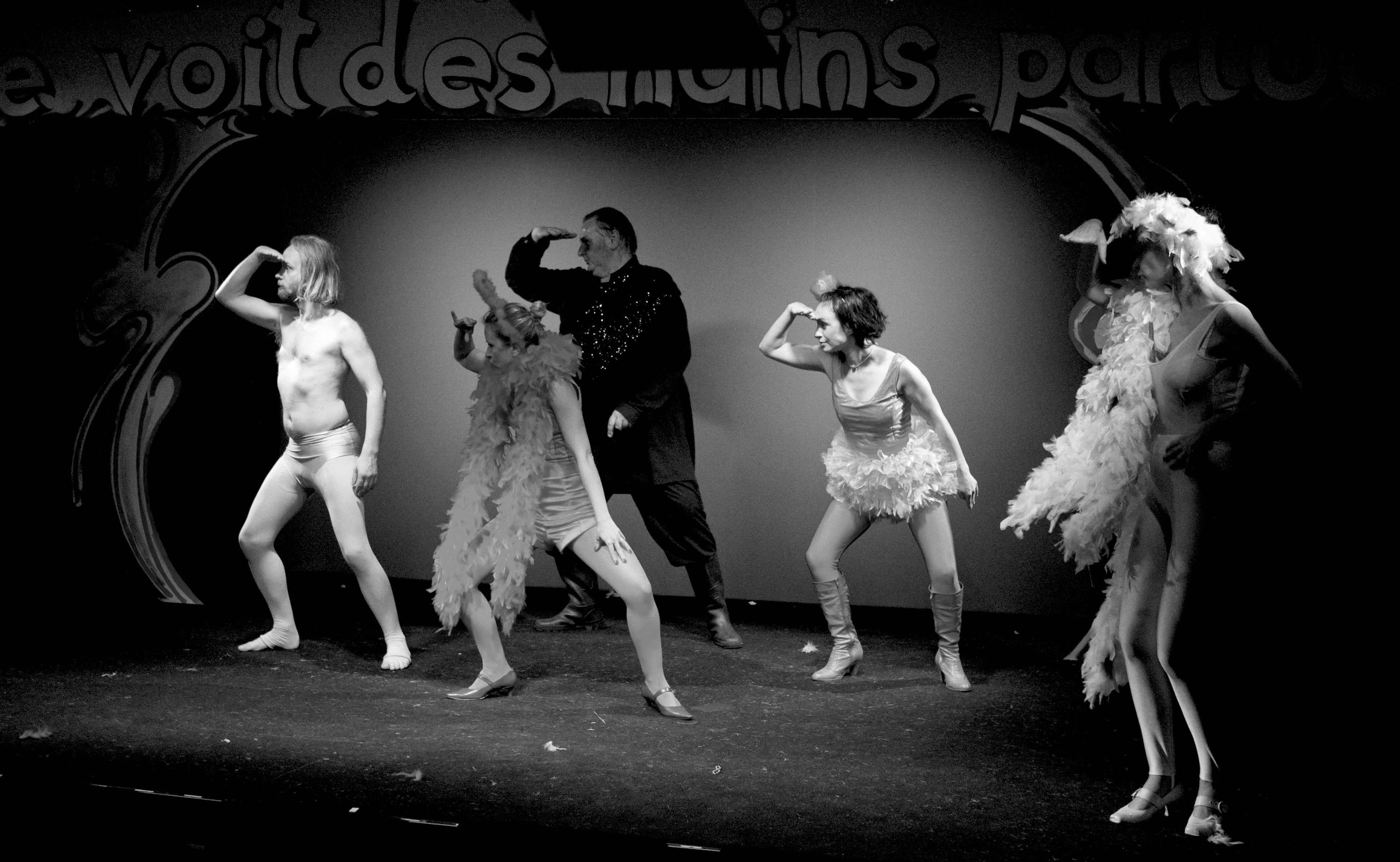 Elle voit des nains partout